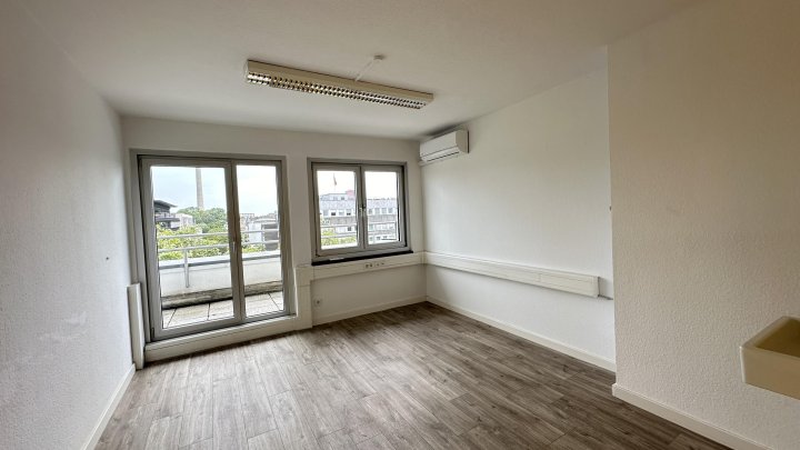 Hochwertige Bürofläche am schönen Kaiser-Wilhelm-Ring mit Terrasse