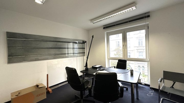 kleines Zweiraumbüro im Belgischen Viertel