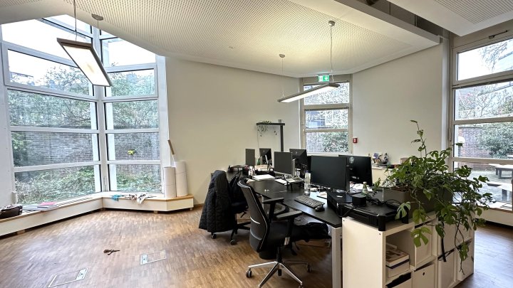 Im Alleinauftrag! Ihr neues Loftbüro mit Terrasse und Stellplätzen in Rheinnähe!